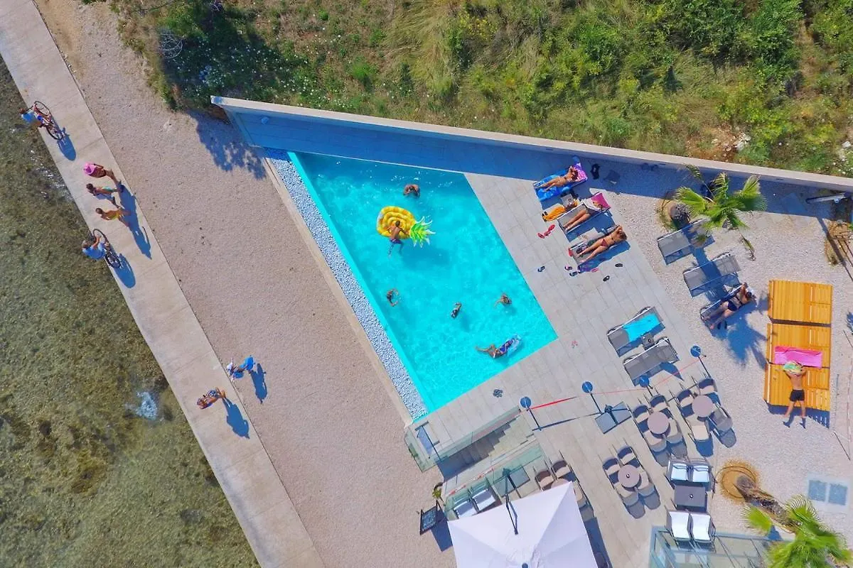 Villa Arcadia Eco-Luxe Mobile Homes With Infinity Pool By Oiko Collection Privlaka
